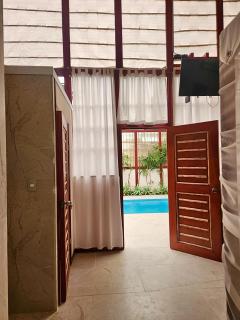 Uva Blue Villas - Pool House - AC, 3 Ensuite bedrooms, 8 guests, Koi Fish Pond - 5