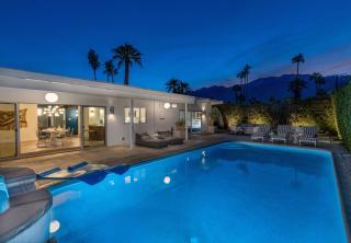 Mid Century Mood House by ACME House Company - 2