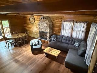 Smoky Mountain Getaway-Spacious 3BR Cabin w Hot Tub, & Free Attraction Tickets - 1
