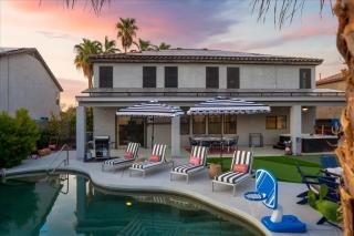 Sleeps 16 Pool Hot Tub Sport Court Game Room - 9