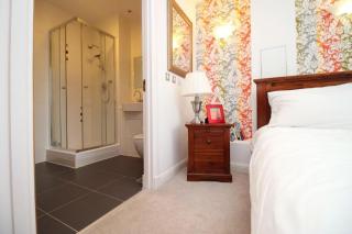 Cardiff City Centre CF10 - Spacious 2 Bedroom Apartment - Sleeps 6 - Cardiff - 1