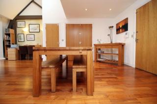 Cardiff City Centre CF10 - Spacious 2 Bedroom Apartment - Sleeps 6 - 3
