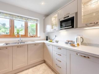 1 Bed in Hurst Green 78940 - 3