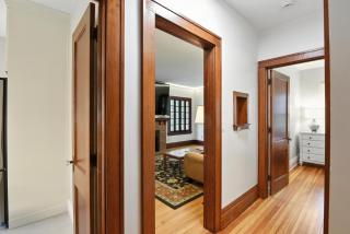 Charming Manville Heights Cottage Retreat home - Iowa City - 4
