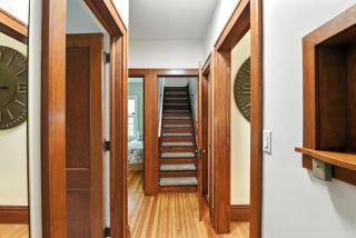 Charming Manville Heights Cottage Retreat home - Iowa City - 3