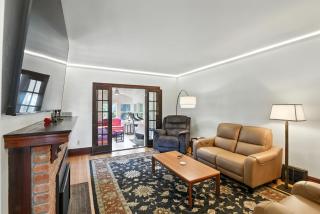 Charming Manville Heights Cottage Retreat home - Iowa City - 2