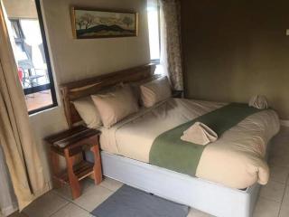 African Excursions Guest lodge - Khwai - 9