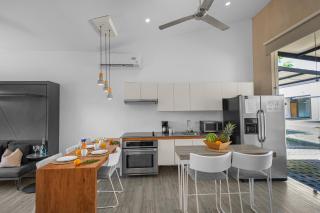 Jacó Condo 2 BR, Pool & families - 6