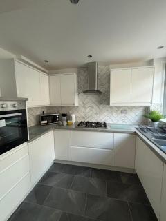 Relax in Style - Ivernia House - Modern 3 bed near Anfield - 2