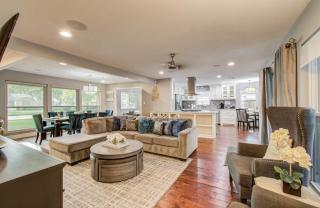 Paradise Retreat Heated Pool Jacuzzi and 75inches TV - 7