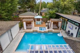 Paradise Retreat Heated Pool Jacuzzi and 75inches TV - 2