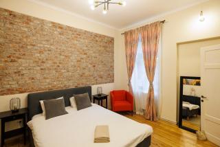 Chic Apartment in Historical City Center - 8