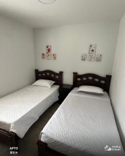 Alojamiento Familiar para 23 en La Tebaida a 5min del Aeropuerto - Con 4 Piscinas - 3 Jacuzzi - By Molca Travel - Armenia - 2