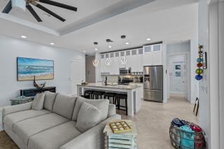 Luxurious 4-Bedroom Pool Home -Walk to Beach & Restaurants - 7
