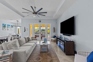Luxurious 4-Bedroom Pool Home -Walk to Beach & Restaurants - 4