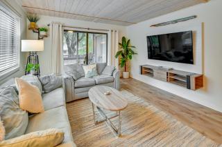 Walk to Shore Condo with Balconies in Myrtle Beach! - 8