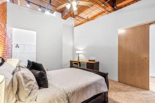 Celebrate the Season in a Trendy STL Loft 4A - 9