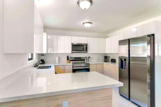 Stunning 3-Bedroom Duplex with Free Parking - Miami - 8