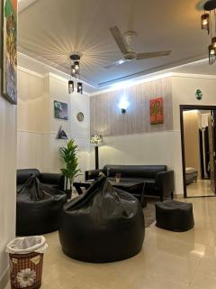 2 Bed Luxury Furnished Apartment In DHA Phase 8-Lahore - Lahore - 3