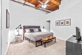 Holiday Magic Awaits-Host in STL DWTN Loft-6D - 3