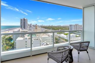 Luxury oceanview suite at the Fontainebleau with balcony, king & sofa bed - 6