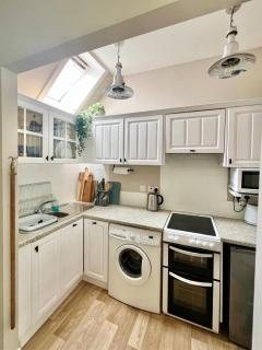 Seatown Cottage - Stone's throw from beach - 7