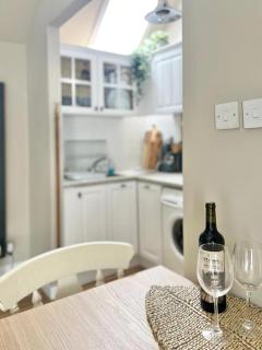 Seatown Cottage - Stone's throw from beach - 2