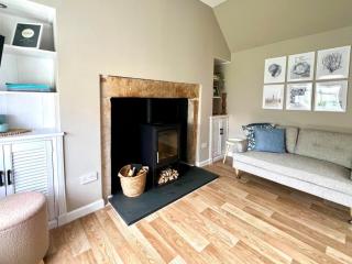 Seatown Cottage - Stone's throw from beach - 1