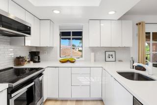 Chic Downtown Bungalow - 2
