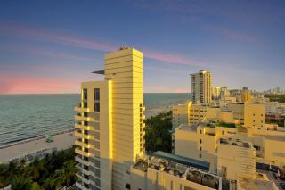 Luxury oceanview suite at the Fontainebleau with balcony, king & sofa bed - 4