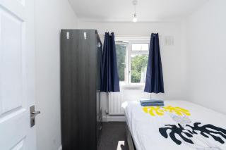 The Perfect Location - Southampton - 3