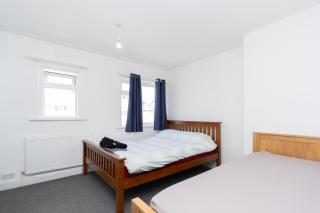 The Perfect Location - Southampton - 2