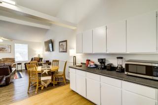 Wine Tours and Antiquing Townhome Near Dtwn Brenham - 7