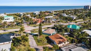 Location & Comfort - Relaxing Island Living - 0