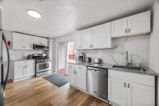 Bloomfield Pittsburgh F Stylish Cozy Private Bedroom, Shared Bathroom, with Free Parking - Pittsburgh - 3