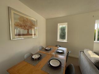 Golden Oak Two bed Apartment - 6