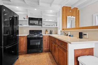 Historic & Stylish 1-Bedroom Apartment in the Heart of Downtown Fort Pierce - 7