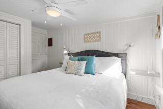 Historic & Stylish 1-Bedroom Apartment in the Heart of Downtown Fort Pierce - 4