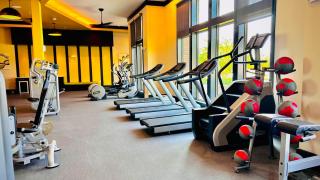 Lux Modern Apartment with Pool View & Prime Location - 8