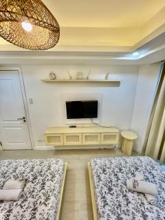 1 Bedroom NAMI Suite Japandi-Inspired by THE BALI CORNER AT AZURE NORTH, CORNER UNIT with BIG Balcony and Amazing FULL view of the Beach Resort Amenities - San Fernando - 2