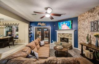 Tropical Escape Pool Jacuzzi Bar in Alvin TX - 3
