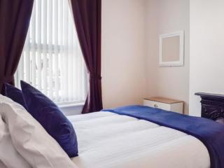 Waterloo House by Eason Stays - 3 Bedroom House with Free Parking in Preston, Ideal For Contractors - Preston - 2