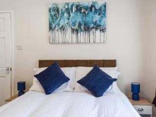 Waterloo House by Eason Stays - 3 Bedroom House with Free Parking in Preston, Ideal For Contractors - Preston - 0