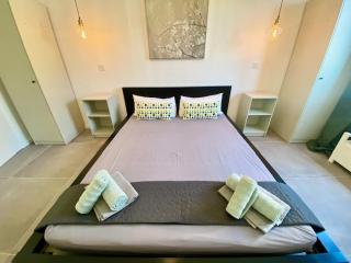 Spacious, Newly Renovated, Marina Views Apartment Pula - 6
