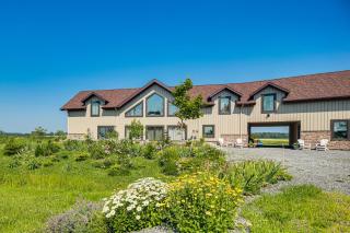 Grill Out, Play Pool Huge Home on Lake Champlain! - 0