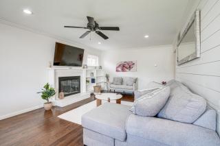 Private Zen Garden and Fireplace Chic Hayward Oasis - 5