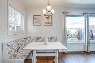 Private Zen Garden and Fireplace Chic Hayward Oasis - 2