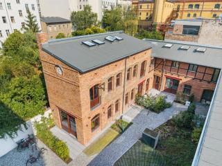 Mitte Loft group & family friendly, 150m2, 2BRs, 2Bathrooms, living & dinning room , 4 - 8 Guests - 2