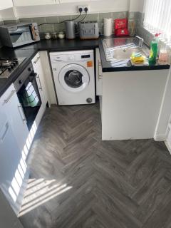#55 Spacious 2BR 2BA Home for 6 Near Hospital Liverpool Stay - Liverpool - 4