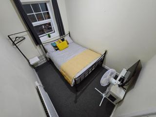 Entire 2 Bedroom Apartment City Centre & Stadium - 9